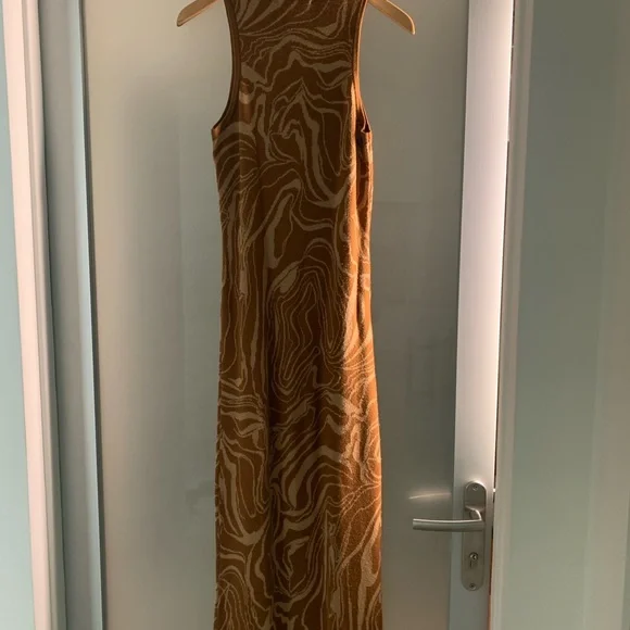 Revolve Paloma midi dress, brown & tan swirl - Picture 5 of 11